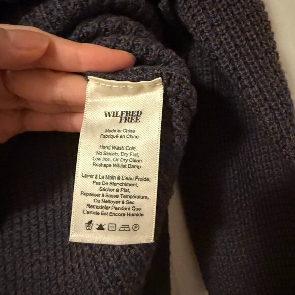 Aritzia Wilfred Free | WOLTER SWEATER WAFFLE KNIT V-NECK 100% Merino Wool | XXS - Picture 9 of 12